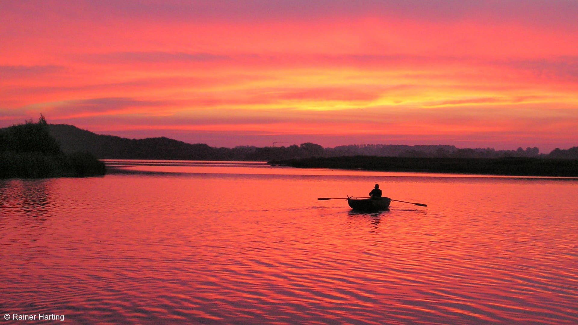 Angler im Morgenrot am Lanker See